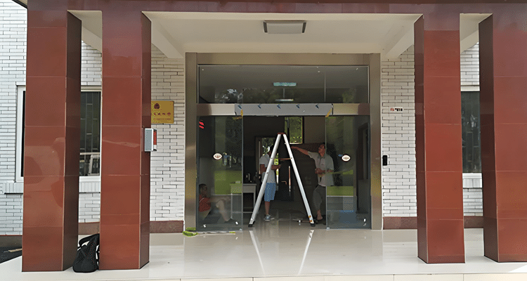 新都区87456军区部队自动门安装｜凯德自动门打造高端智能出入口